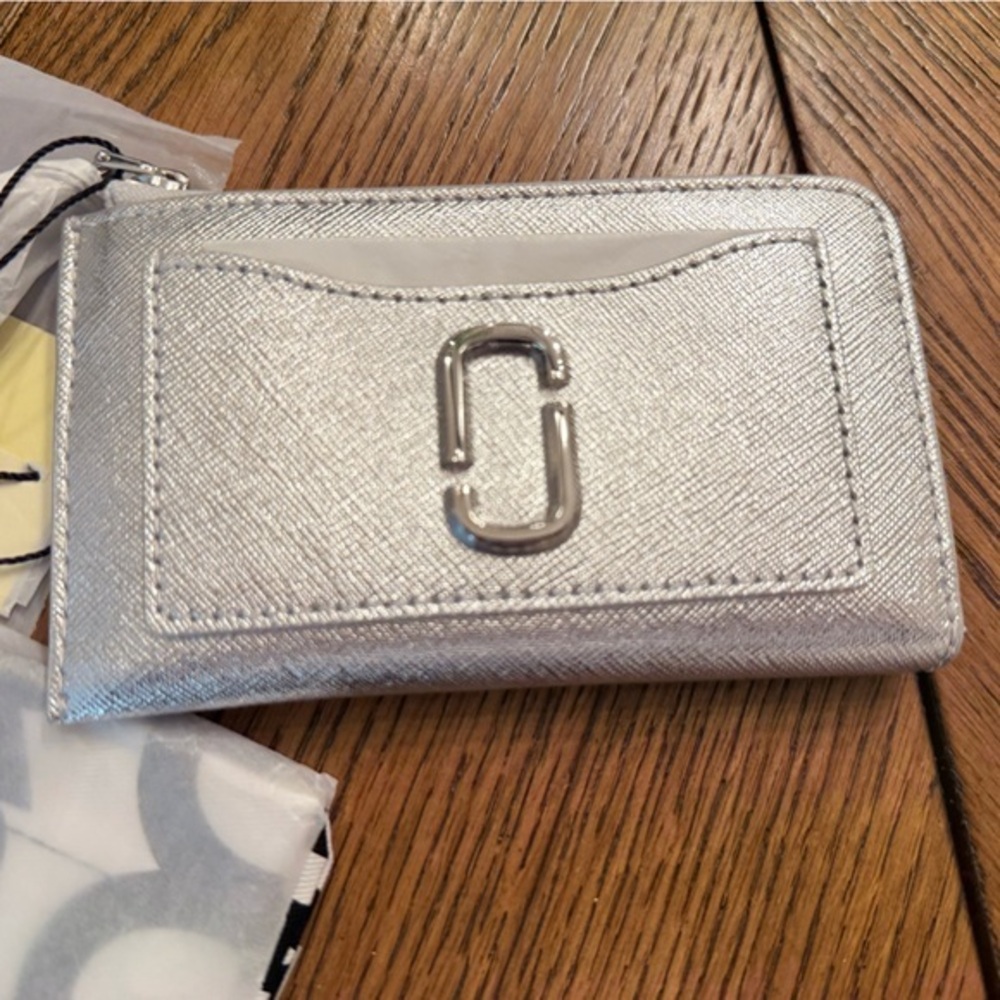 NWT Marc Jacobs Silver Top Zip Utility Multi Wallet Dust Bag w/ tags